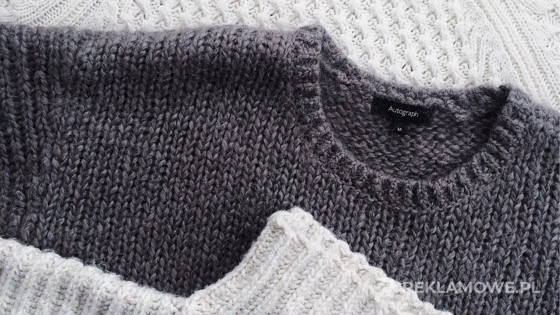 Ekologiczne swetry reklamowe na tle natury