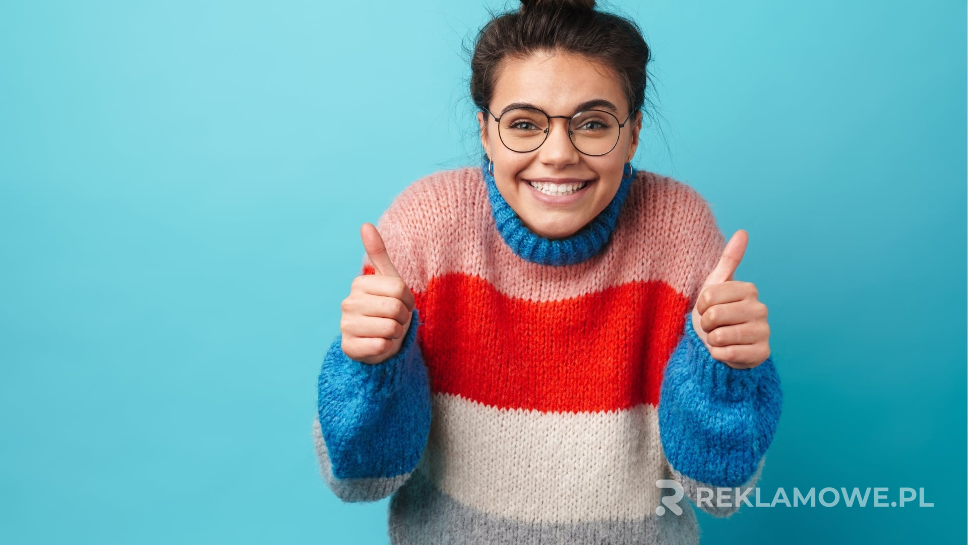 Porównanie różnych typów materiałów używanych w produkcji swetrów reklamowych