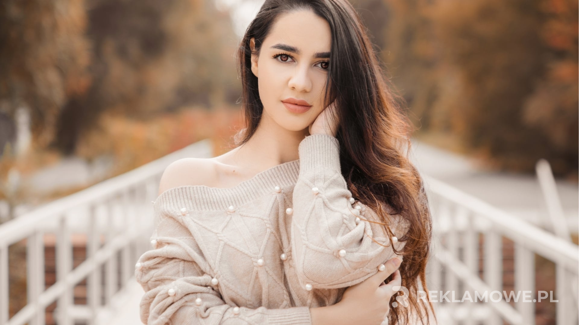 Sweter reklamowy z logo firmy