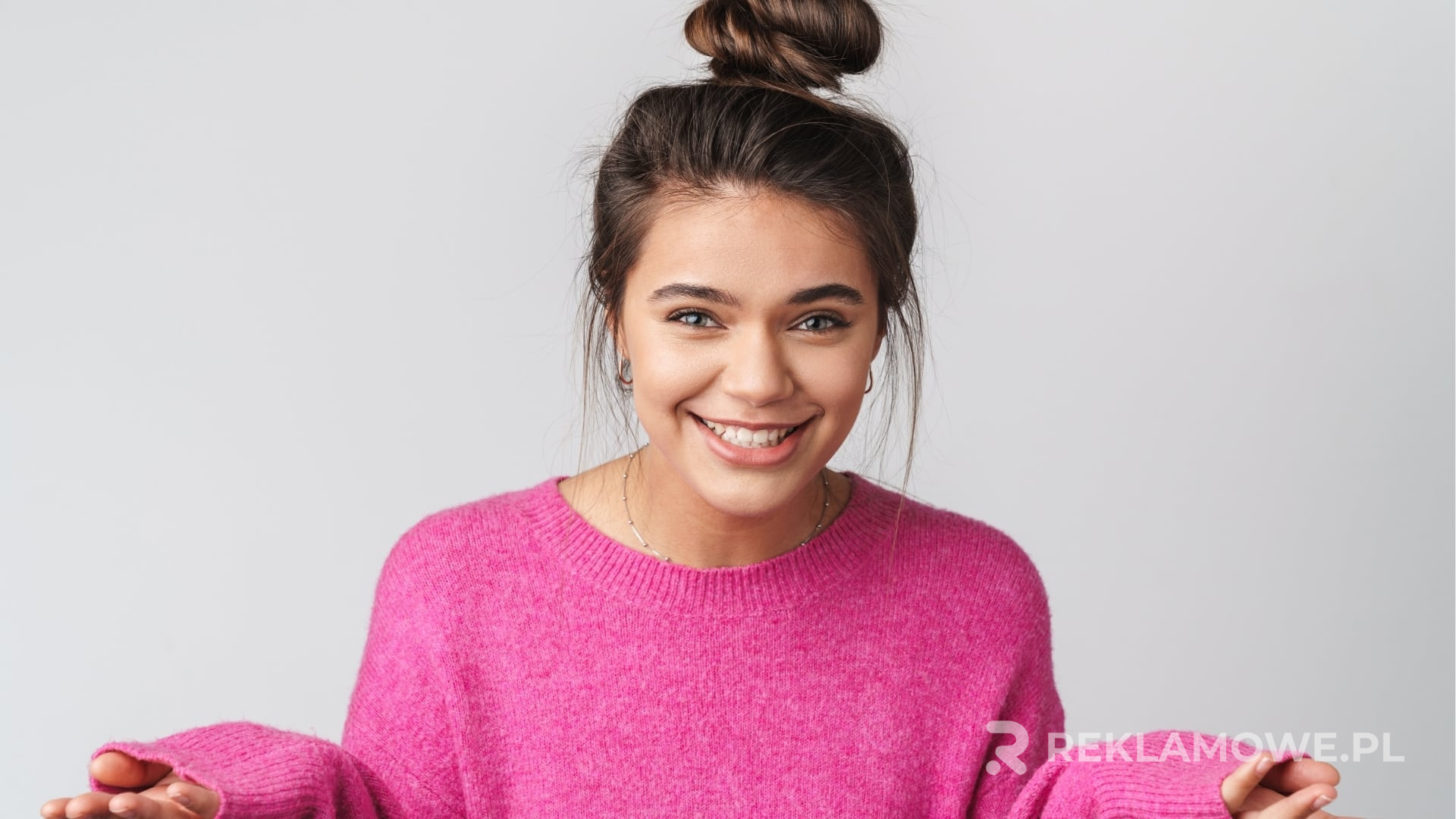 Sweter reklamowy z logo startupu