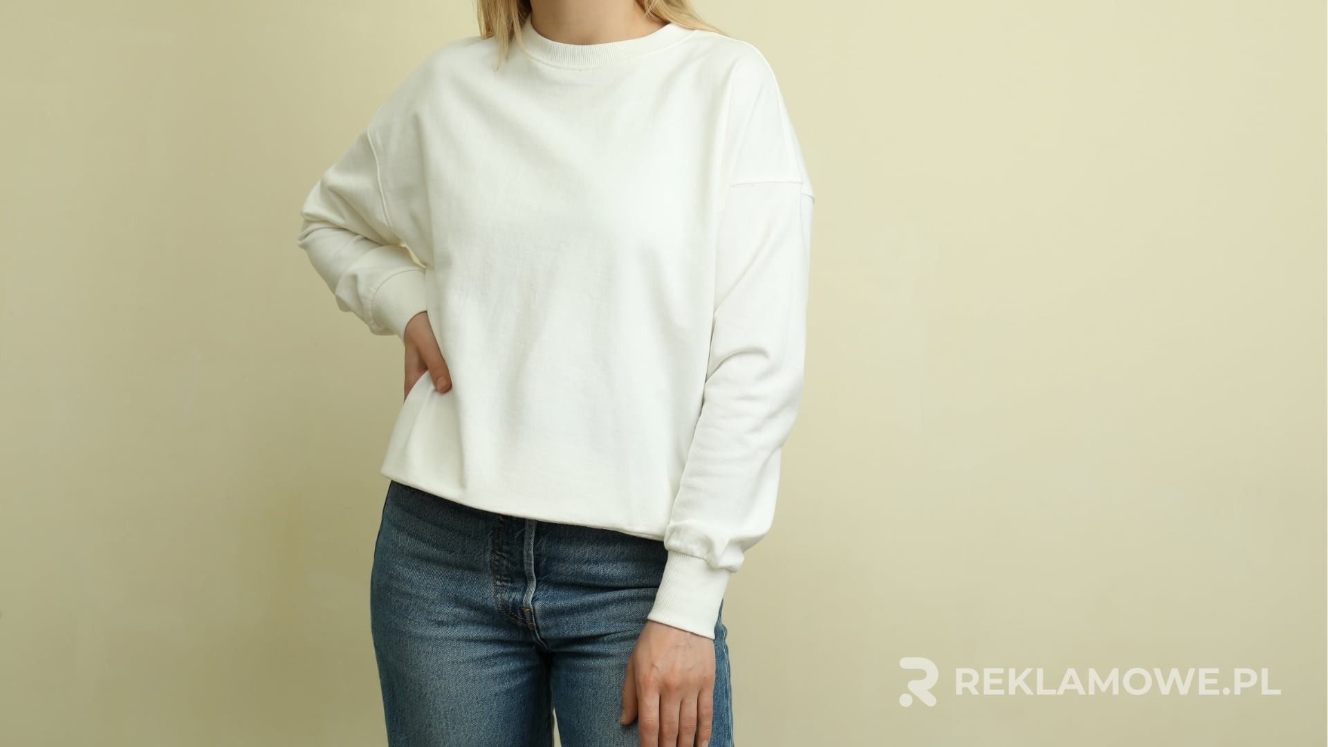 Sweter reklamowy jako narzędzie marketingowe