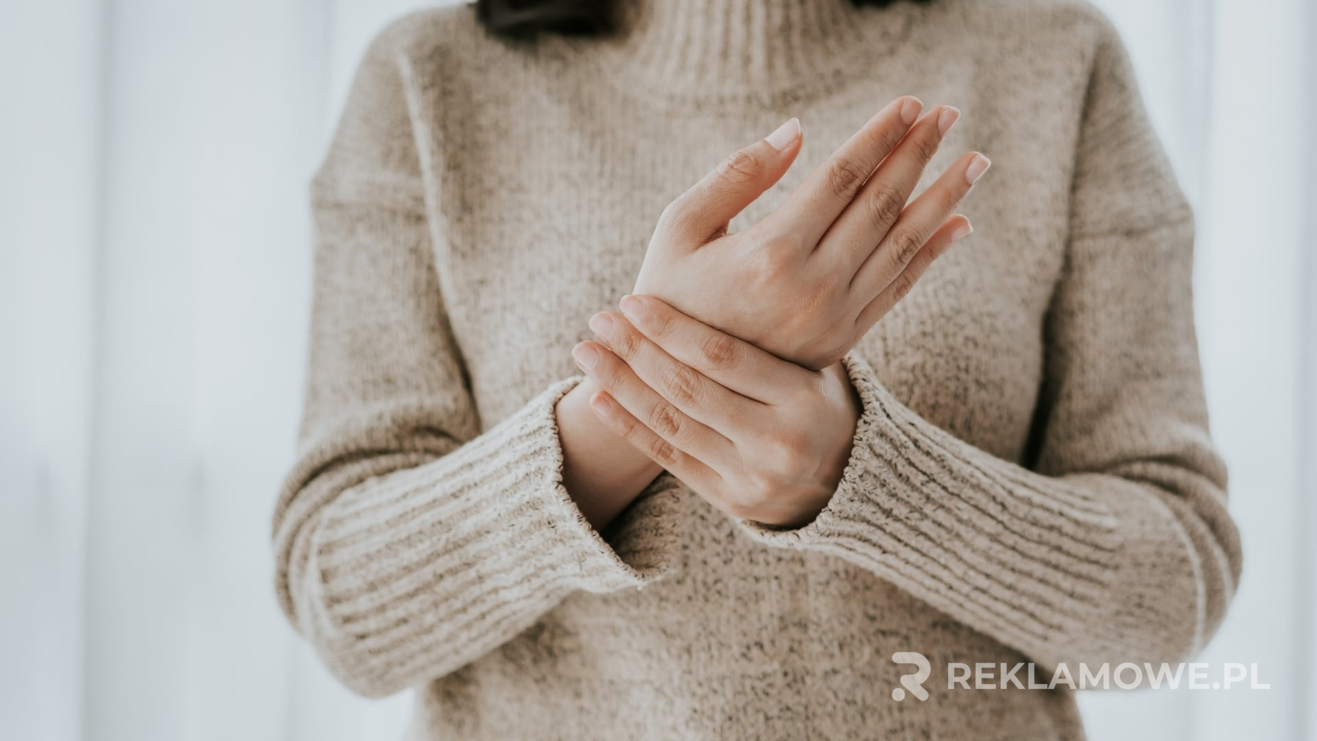 Zestaw swetrów reklamowych i produktów promocyjnych